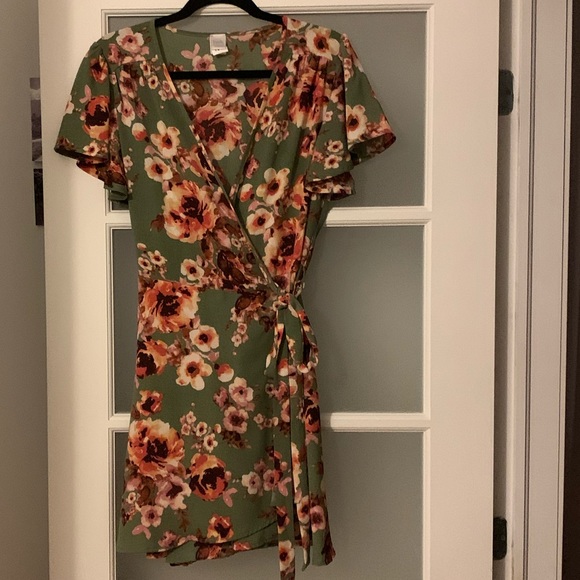 Floral wrap dress - Picture 2 of 3